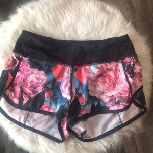 Lululemon Speed Shorts Size 2 *RARE* floral print